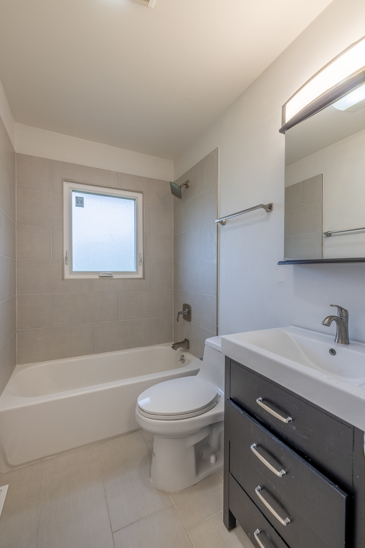 3922 N Cass Avenue, Westmont, IL 60559