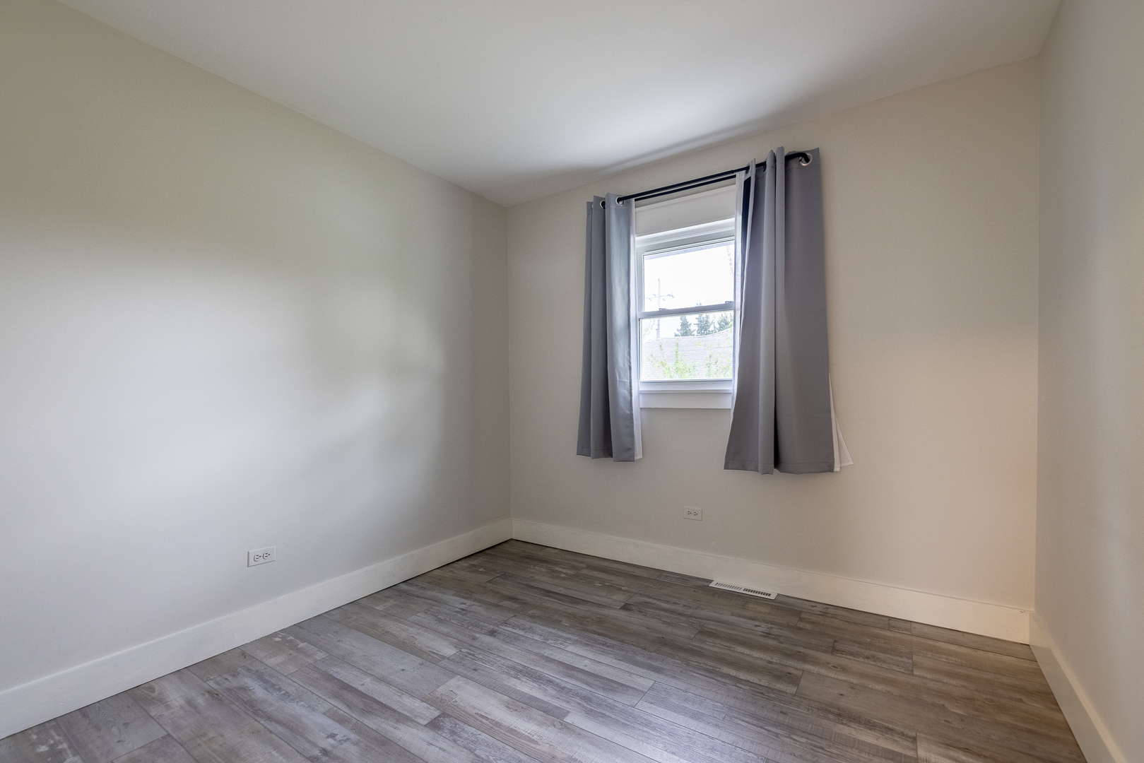3922 N Cass Avenue, Westmont, IL 60559