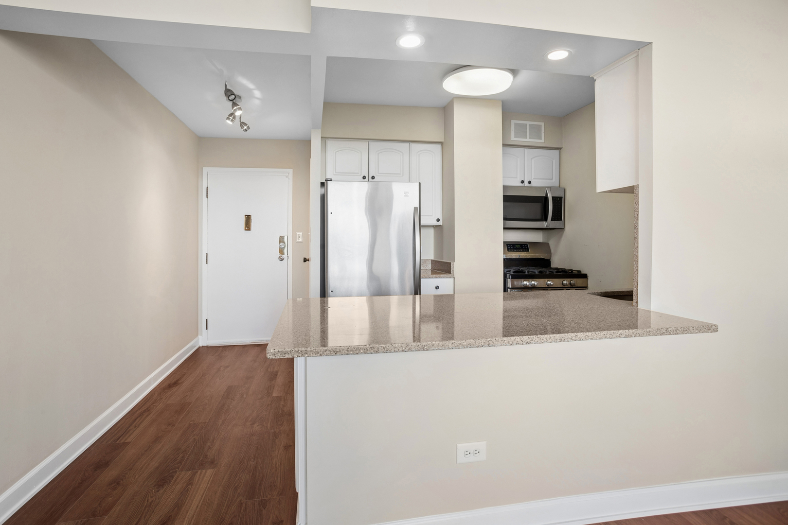 20 N Tower Road #9C, Oak Brook, IL 60523