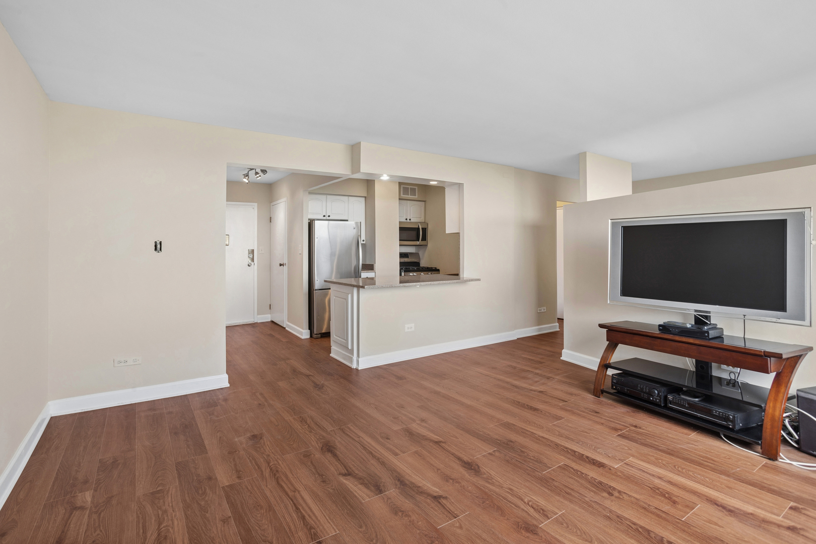 20 N Tower Road #9C, Oak Brook, IL 60523