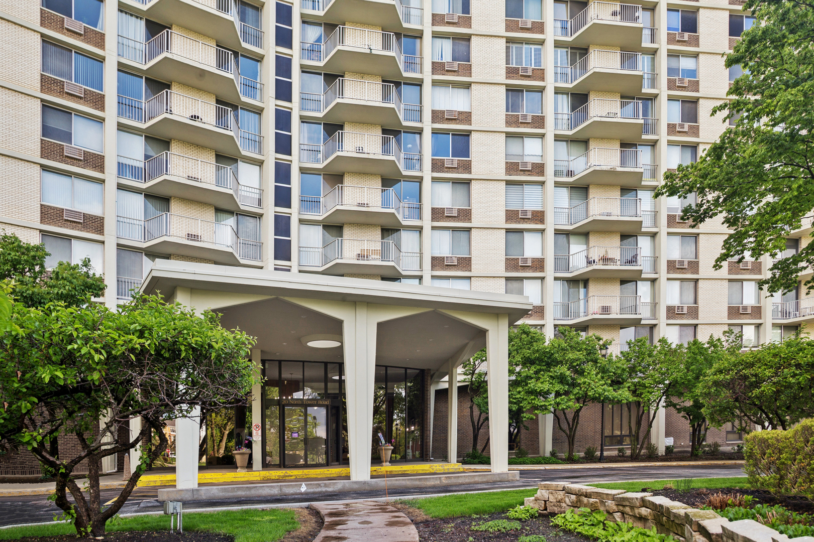 20 N Tower Road #9C, Oak Brook, IL 60523