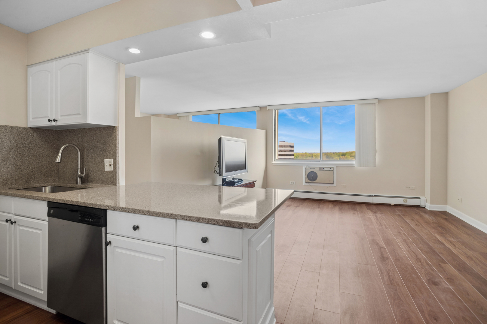 20 N Tower Road #9C, Oak Brook, IL 60523