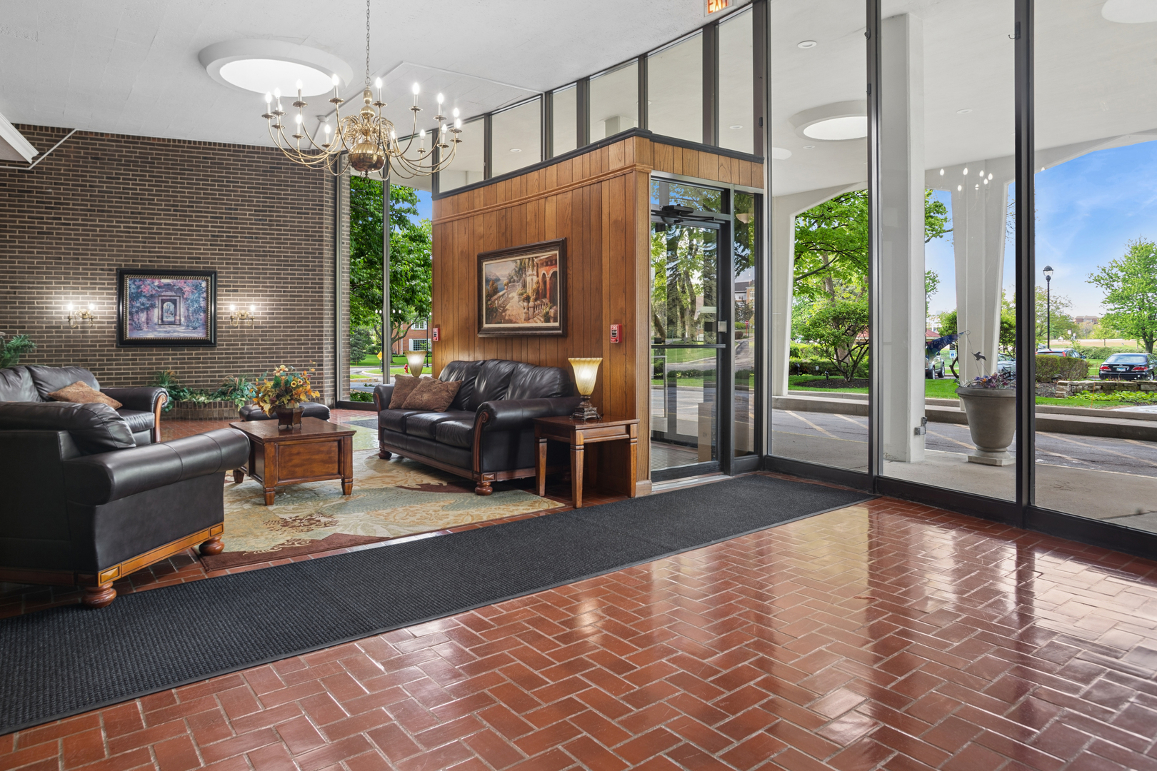 20 N Tower Road #9C, Oak Brook, IL 60523