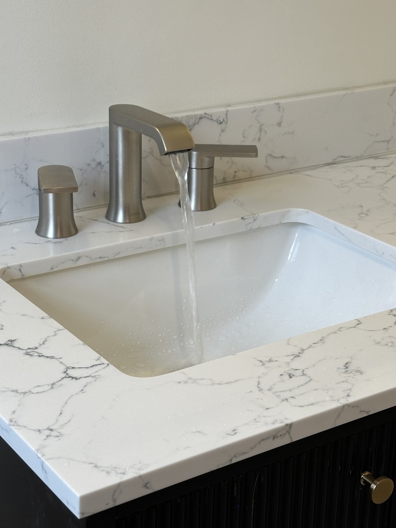 821 W Manor Court, Glenwood, IL 60425