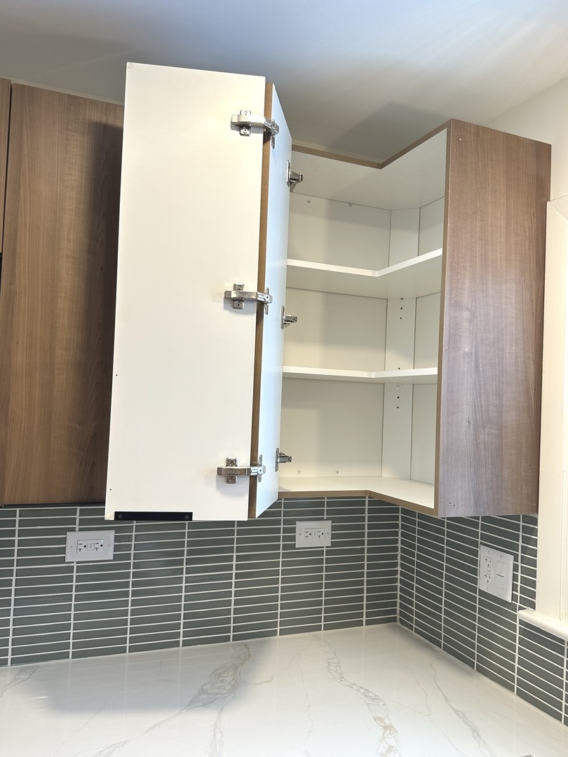 821 W Manor Court, Glenwood, IL 60425