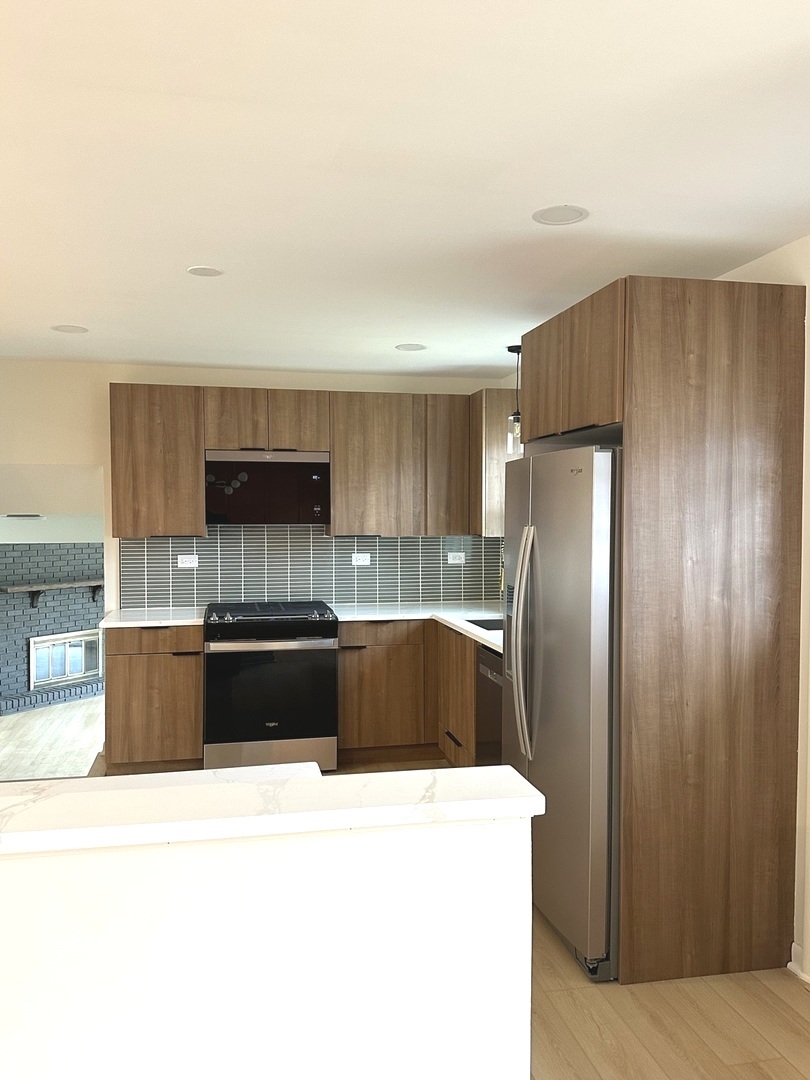 821 W Manor Court, Glenwood, IL 60425