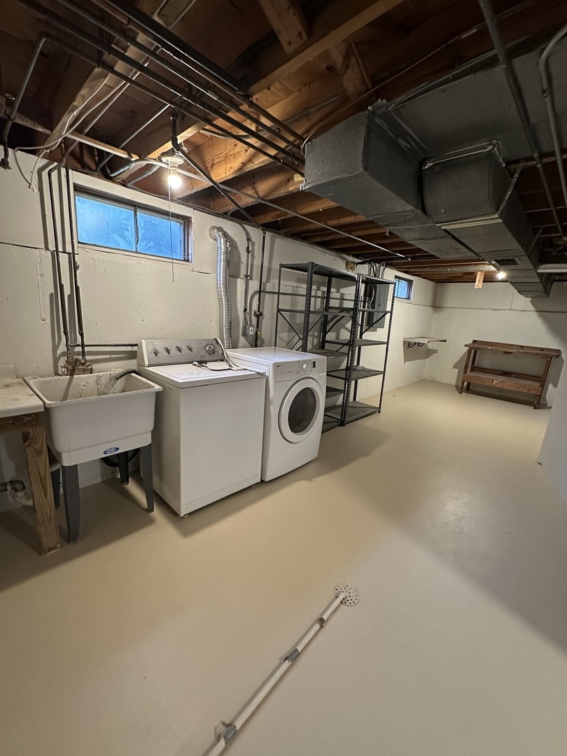 821 W Manor Court, Glenwood, IL 60425