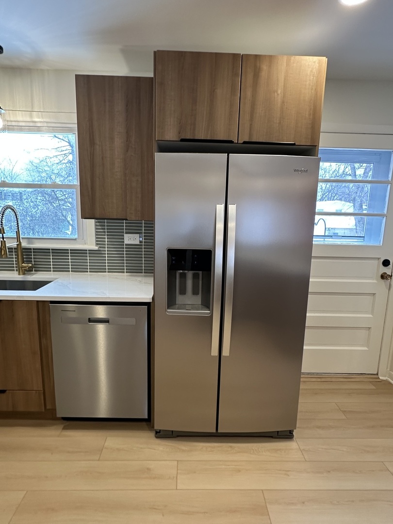 821 W Manor Court, Glenwood, IL 60425