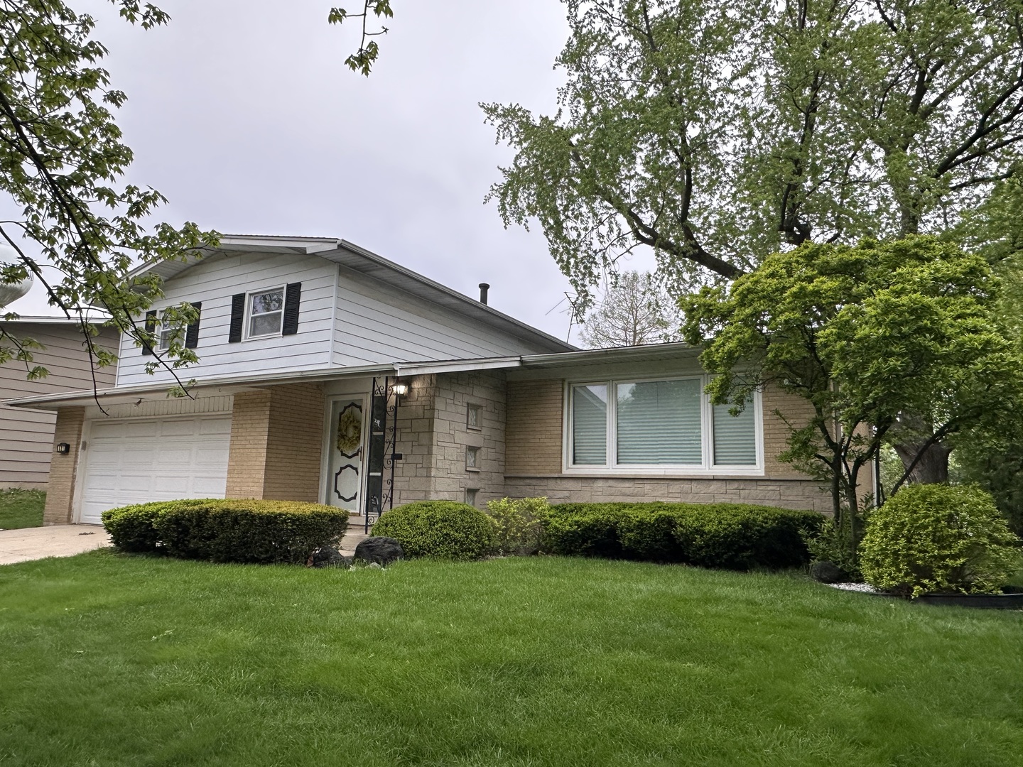 821 W Manor Court, Glenwood, IL 60425