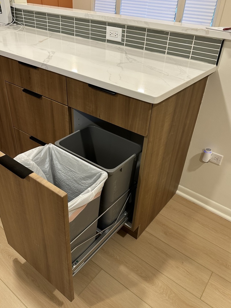 821 W Manor Court, Glenwood, IL 60425