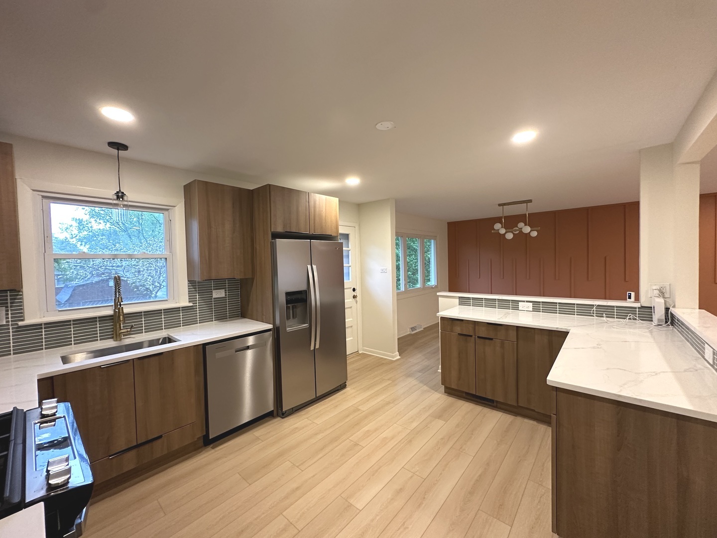 821 W Manor Court, Glenwood, IL 60425