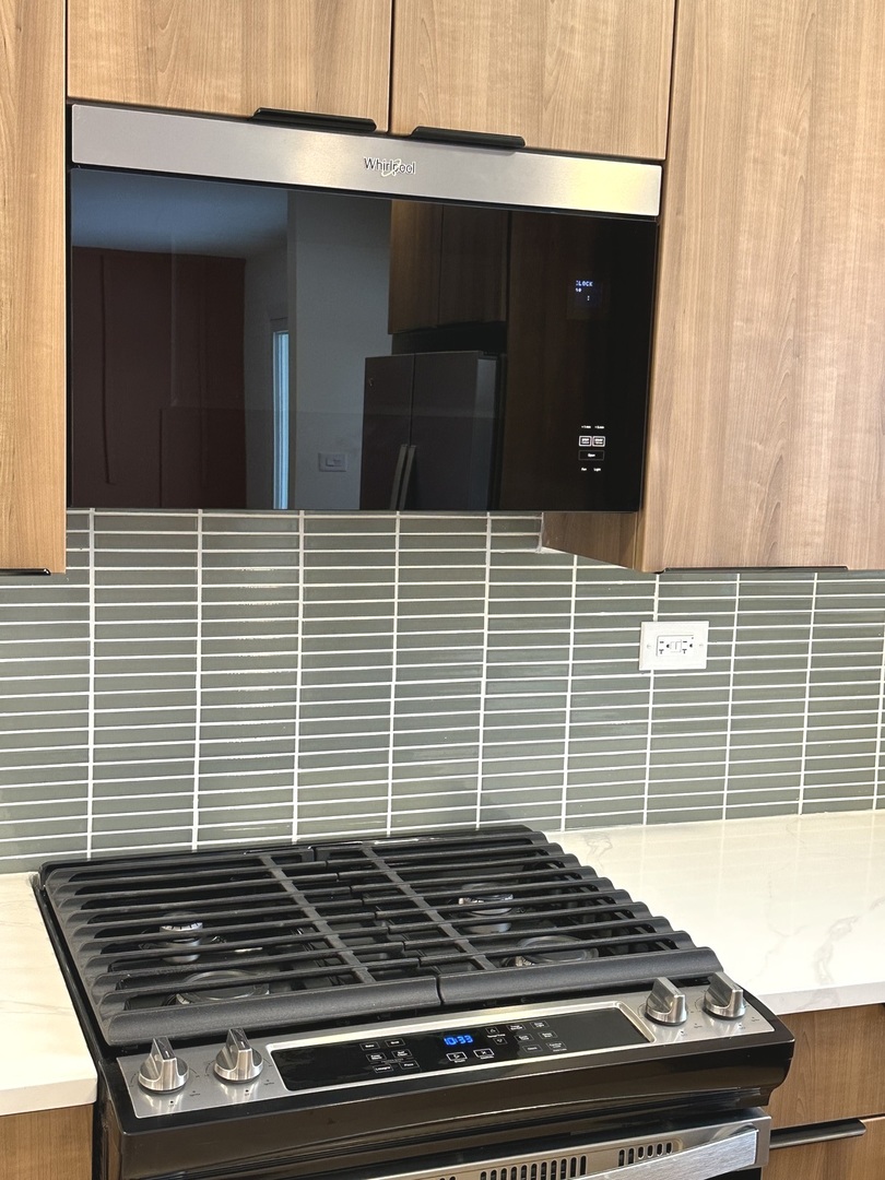 821 W Manor Court, Glenwood, IL 60425