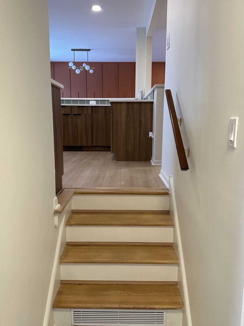 821 W Manor Court, Glenwood, IL 60425