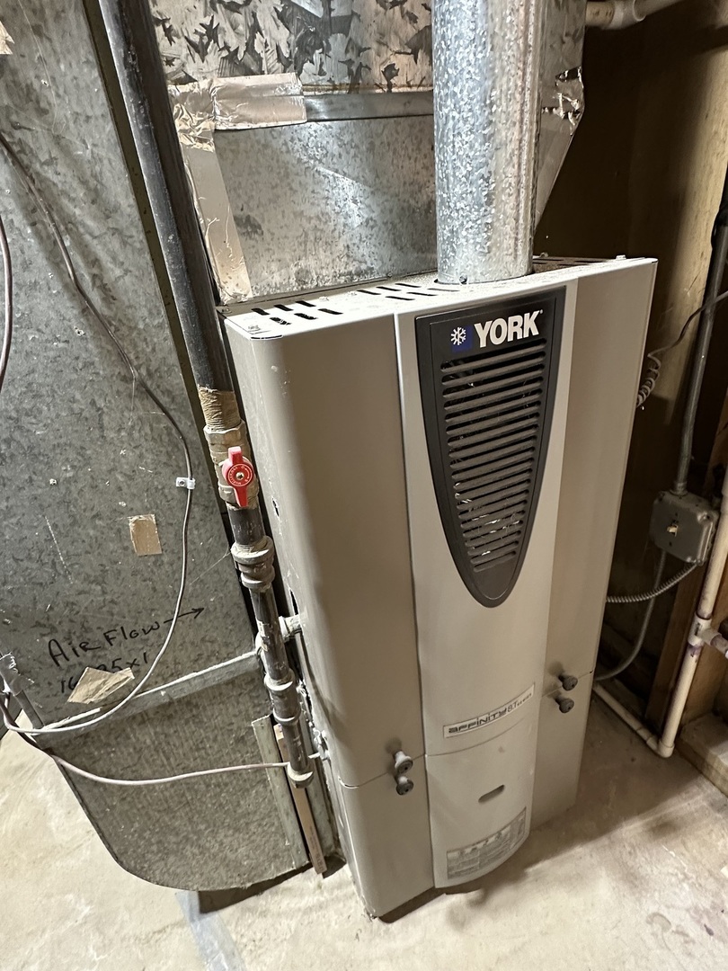 821 W Manor Court, Glenwood, IL 60425