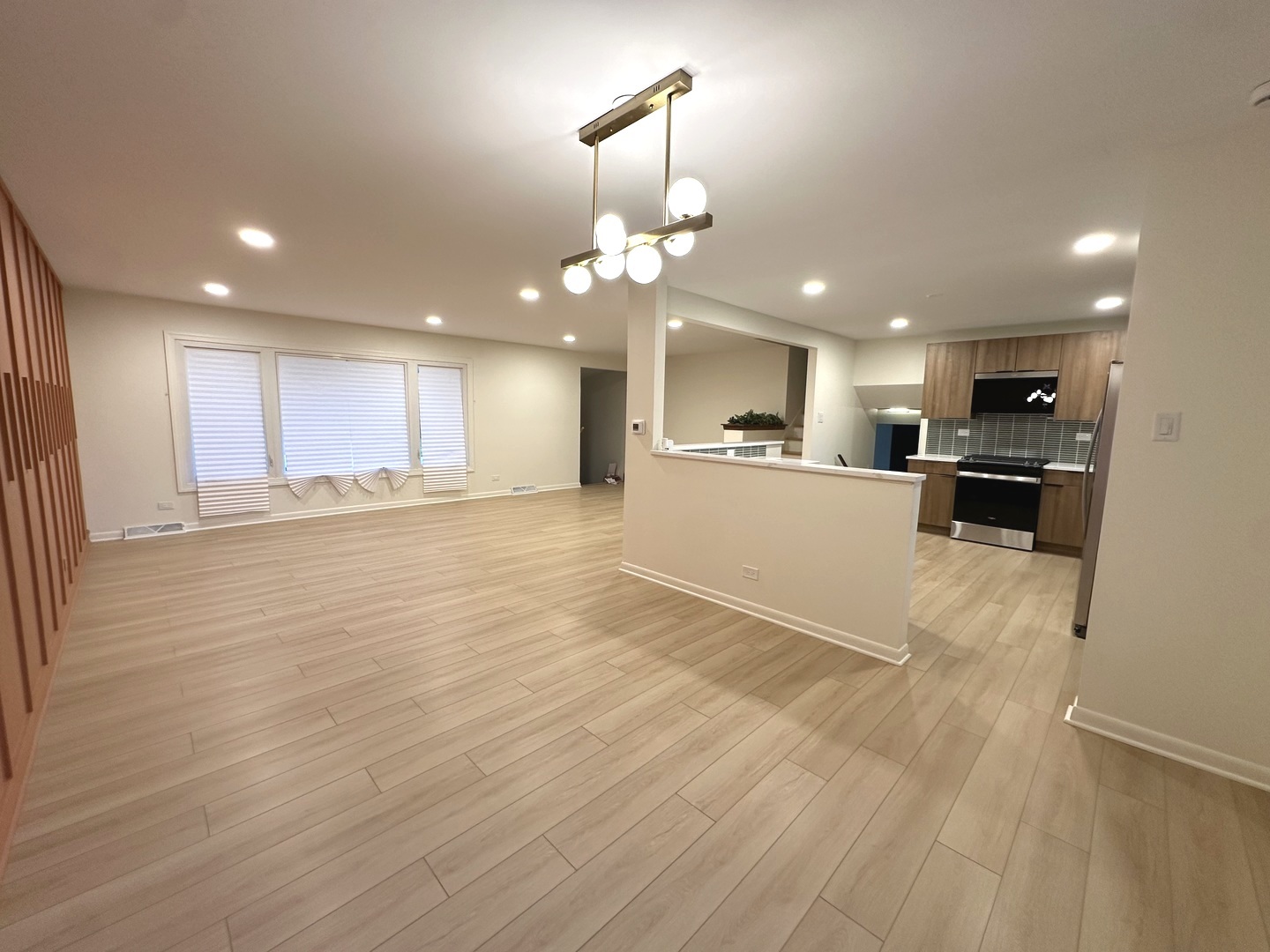 821 W Manor Court, Glenwood, IL 60425