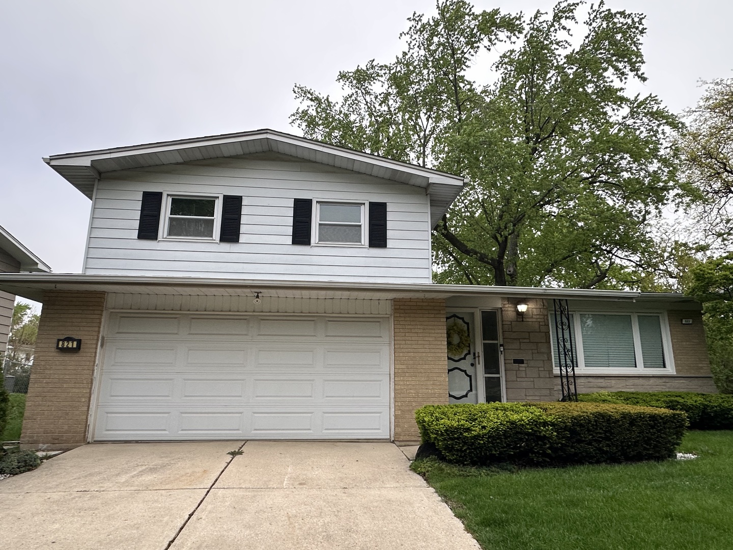 821 W Manor Court, Glenwood, IL 60425