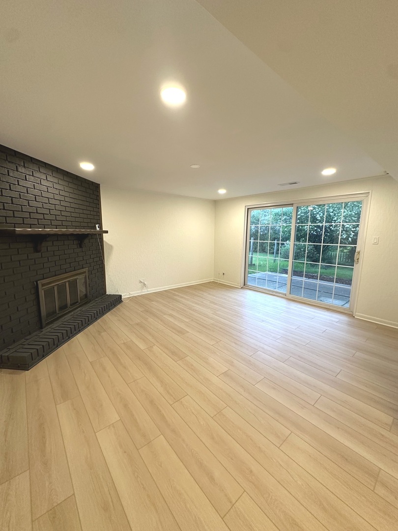 821 W Manor Court, Glenwood, IL 60425