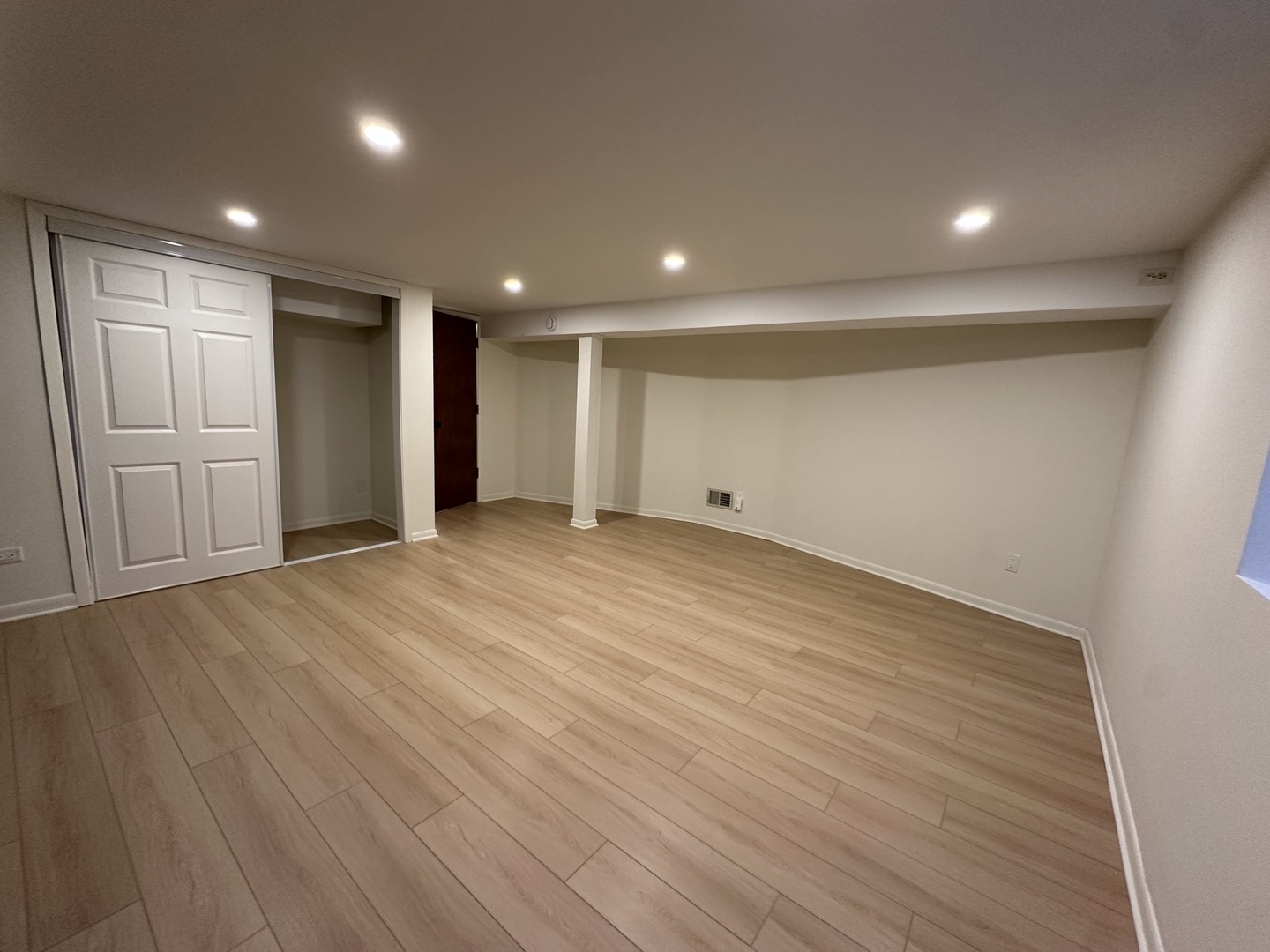 821 W Manor Court, Glenwood, IL 60425