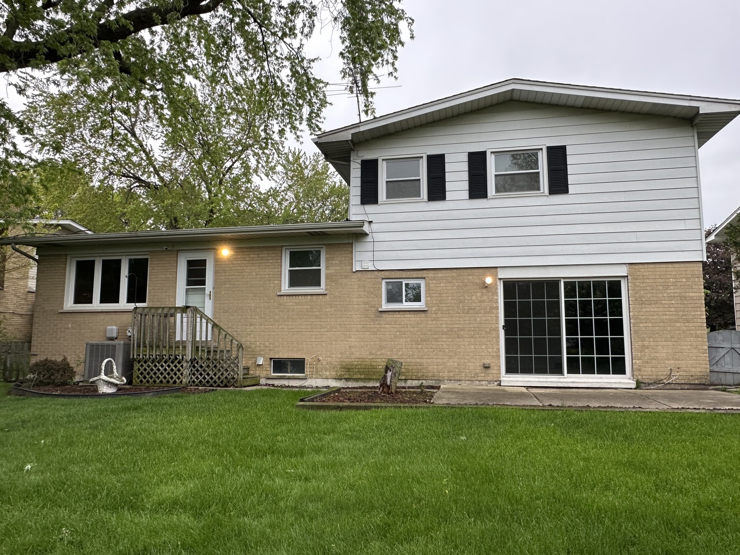 821 W Manor Court, Glenwood, IL 60425