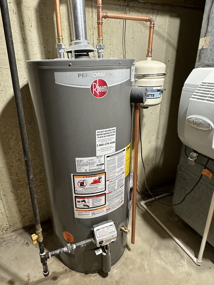 821 W Manor Court, Glenwood, IL 60425