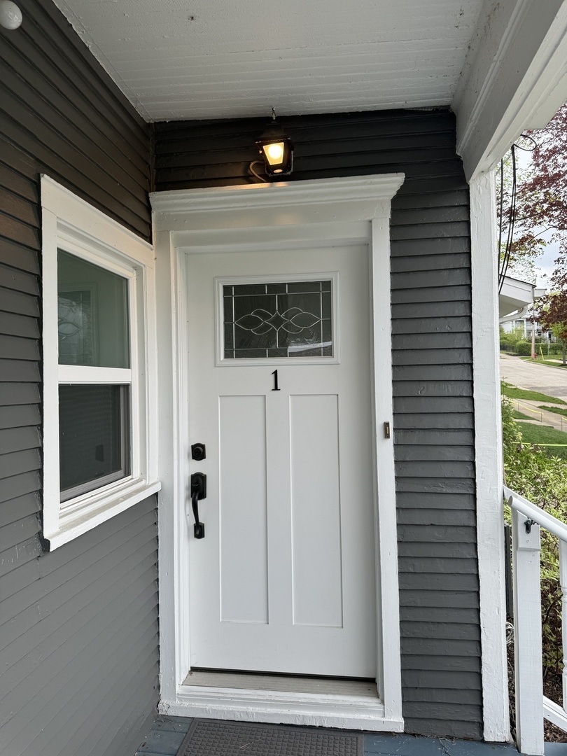 103 S 4th Street #1, St. Charles, IL 60174