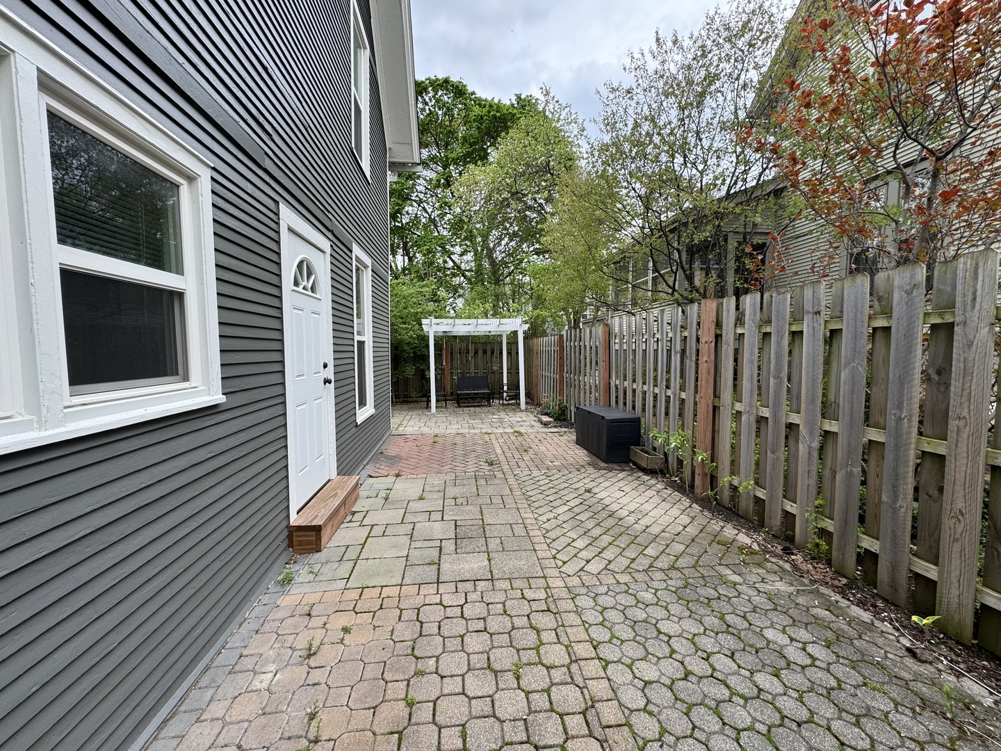 103 S 4th Street #1, St. Charles, IL 60174