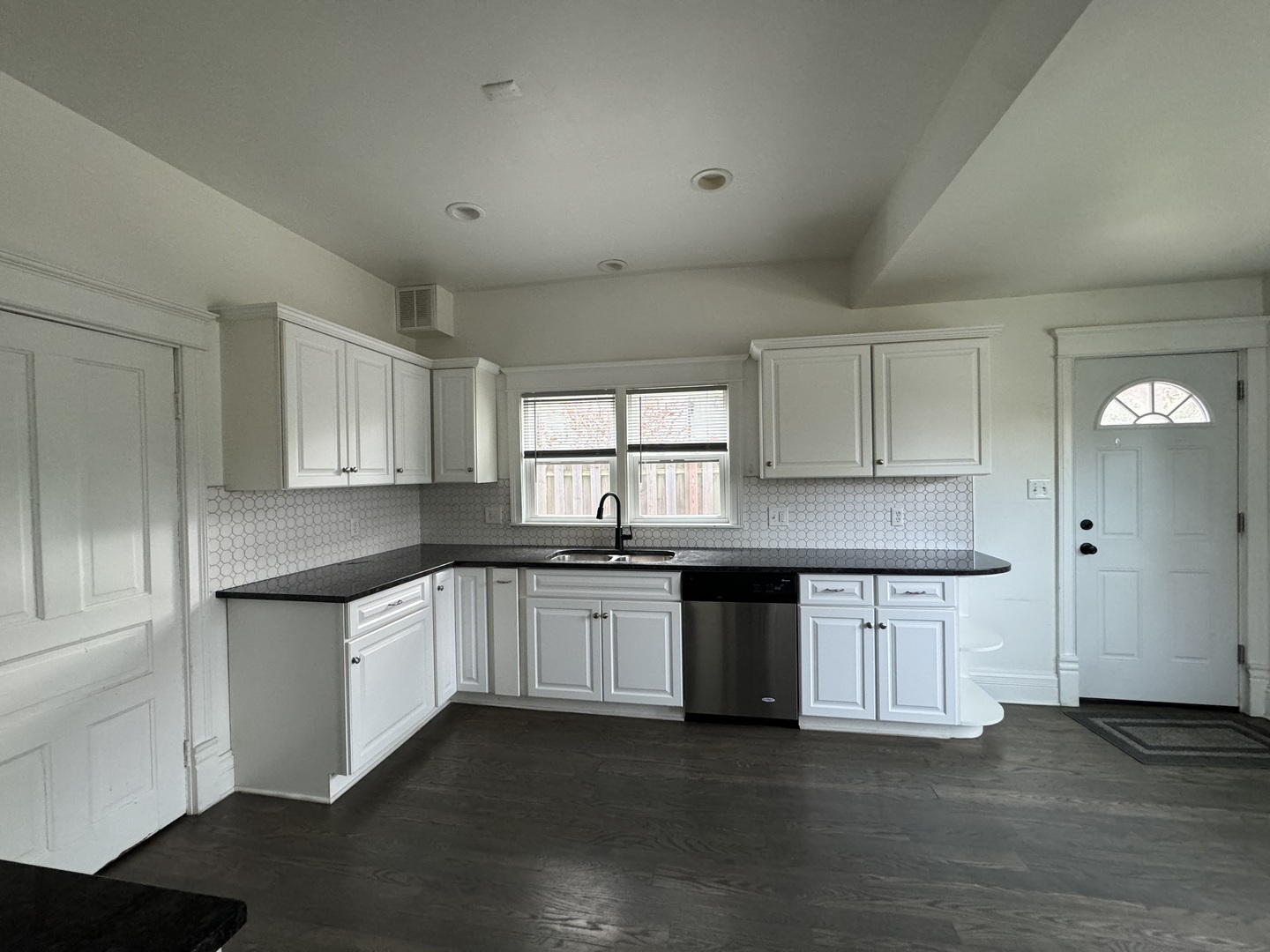 103 S 4th Street #1, St. Charles, IL 60174