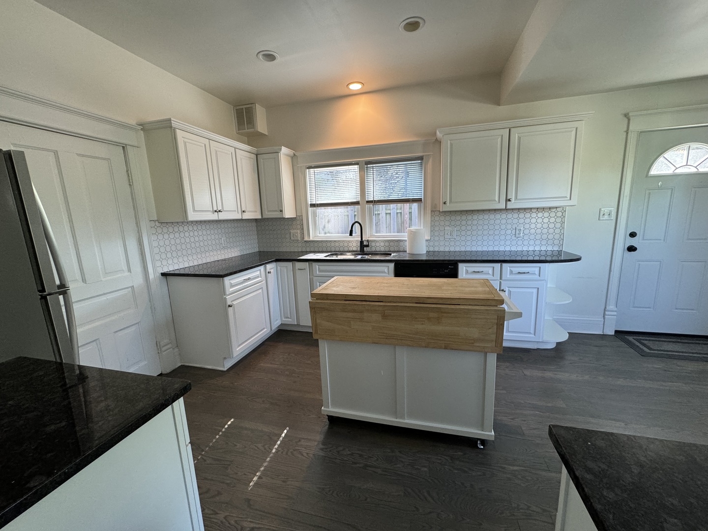 103 S 4th Street #1, St. Charles, IL 60174