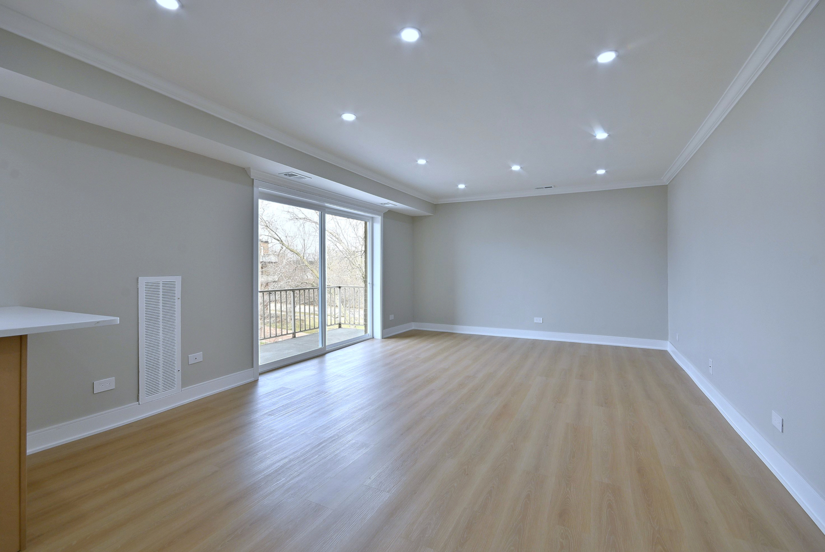 945 E Kenilworth Avenue #312, Palatine, IL 60074