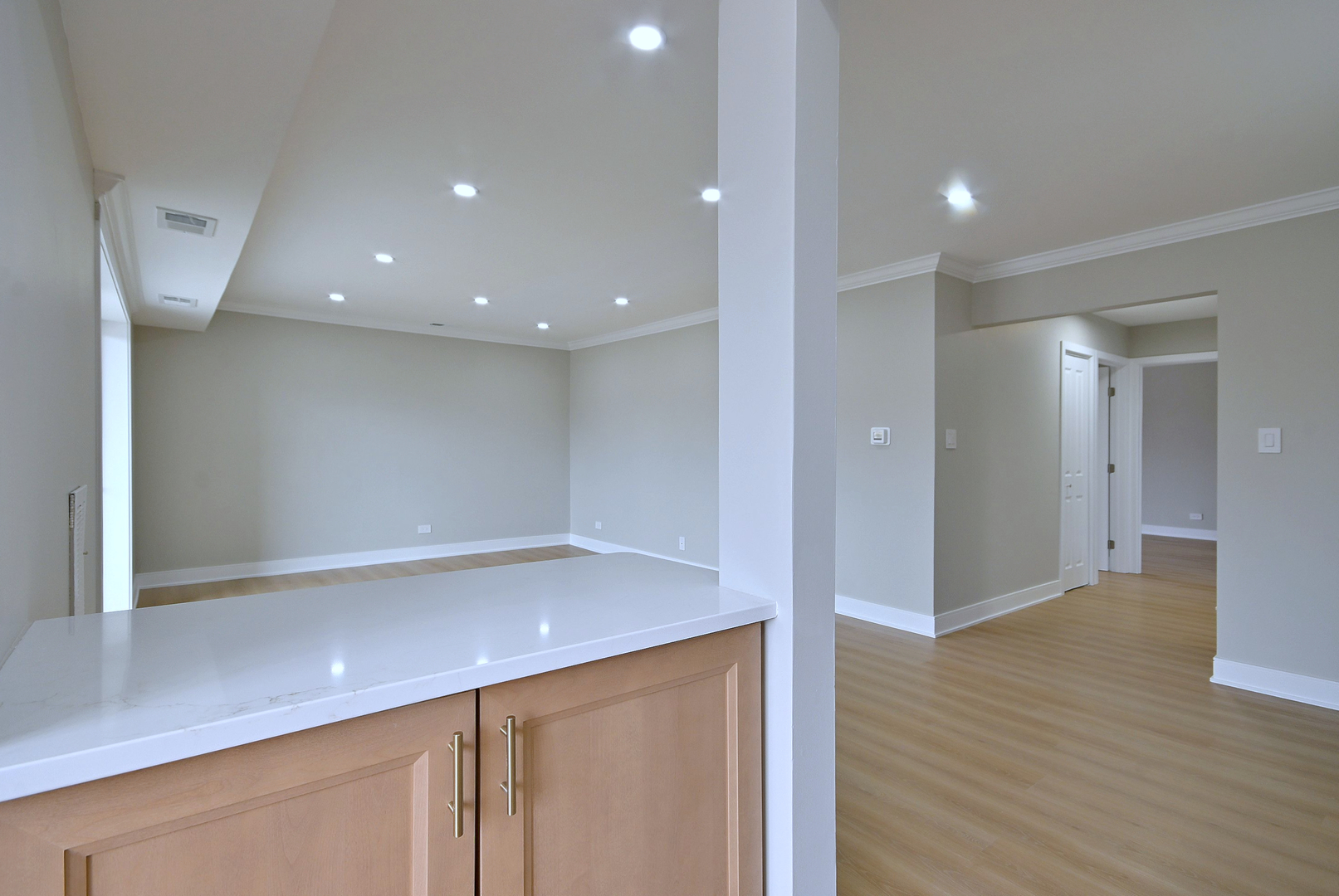 945 E Kenilworth Avenue #312, Palatine, IL 60074