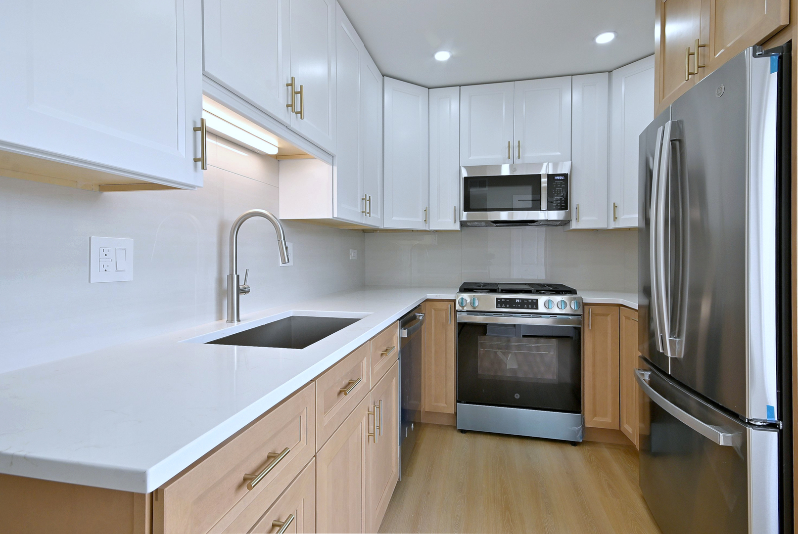 945 E Kenilworth Avenue #312, Palatine, IL 60074