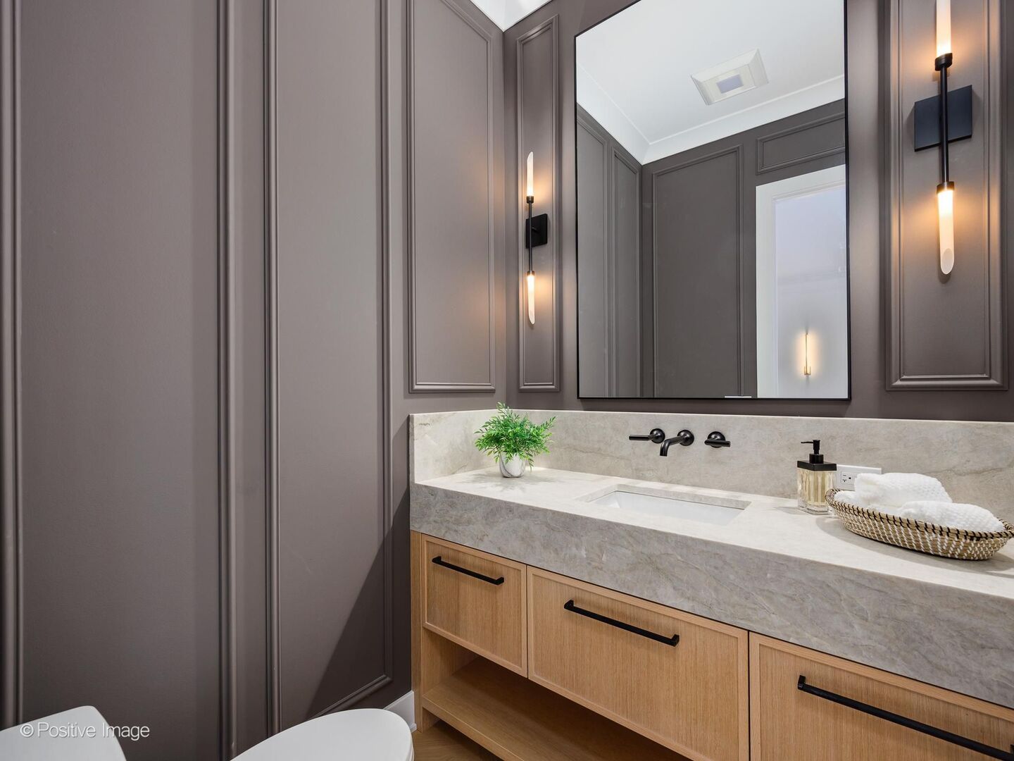 3714 N Claremont Avenue, Chicago, IL 60618