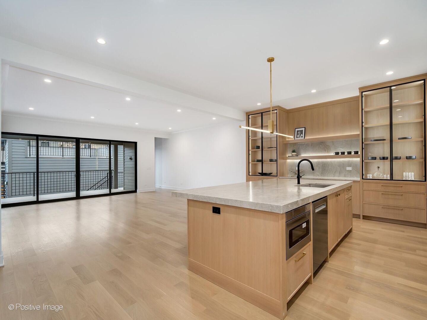 3714 N Claremont Avenue, Chicago, IL 60618