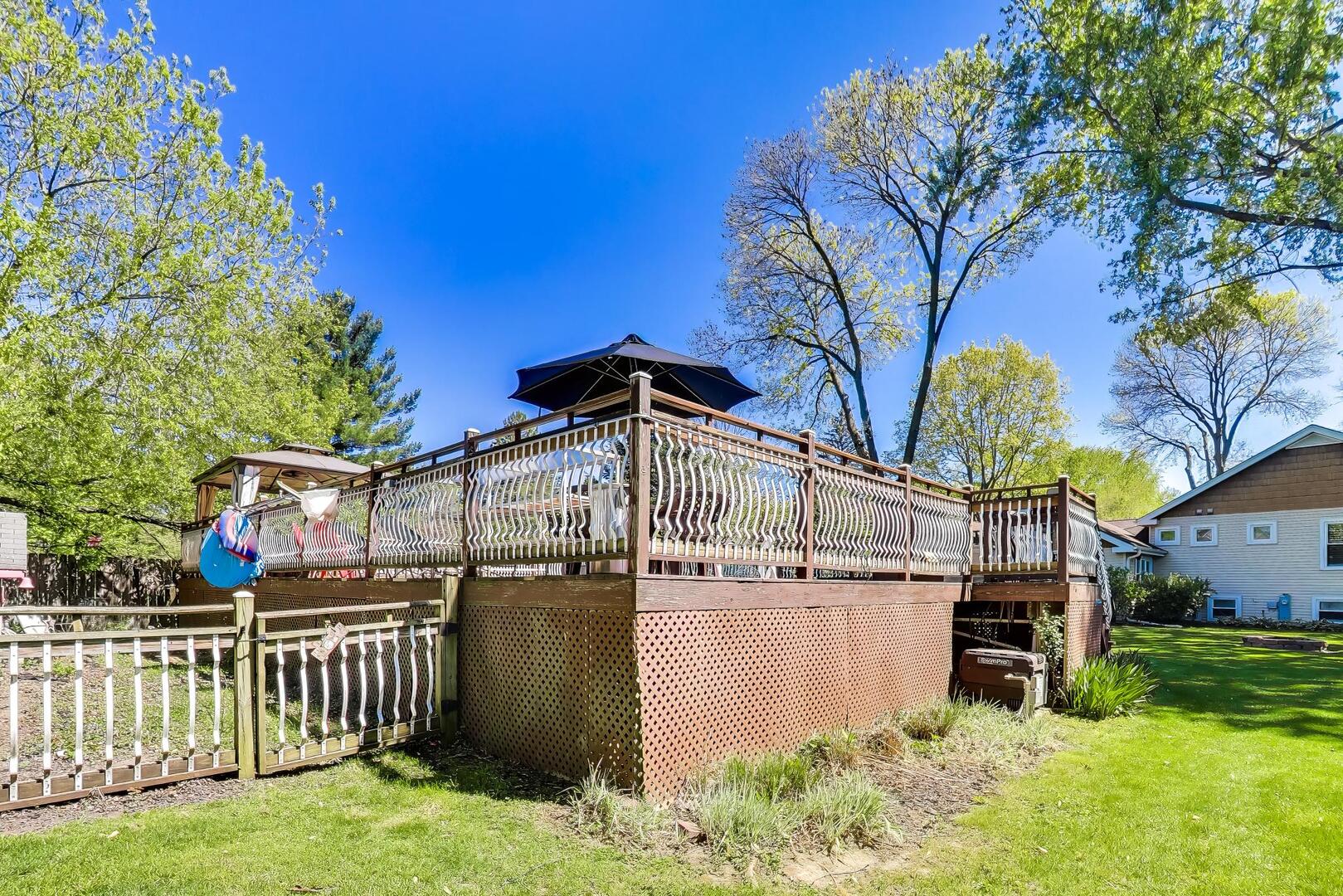 15352 W Cherrywood Lane, Libertyville, IL 60048