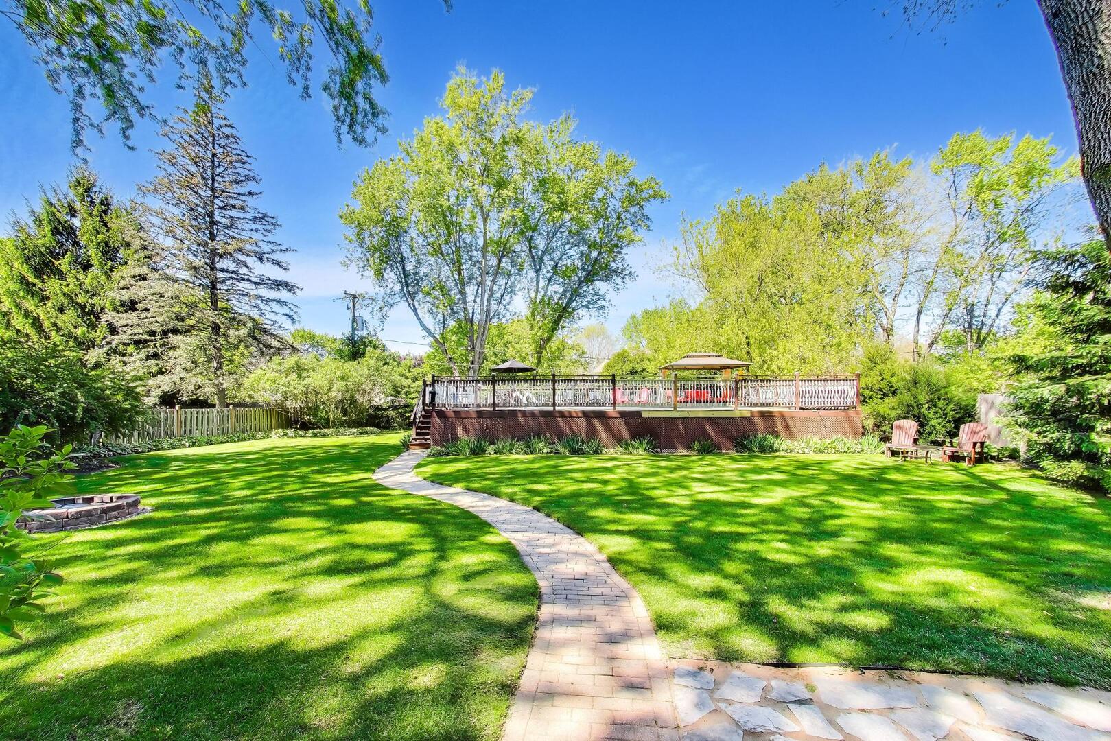 15352 W Cherrywood Lane, Libertyville, IL 60048