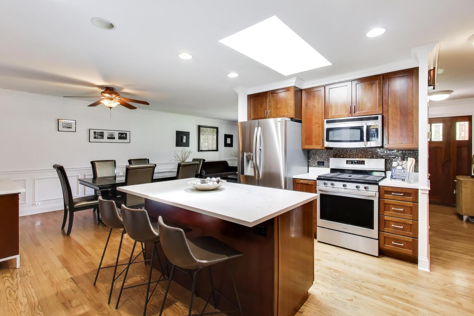 15352 W Cherrywood Lane, Libertyville, IL 60048