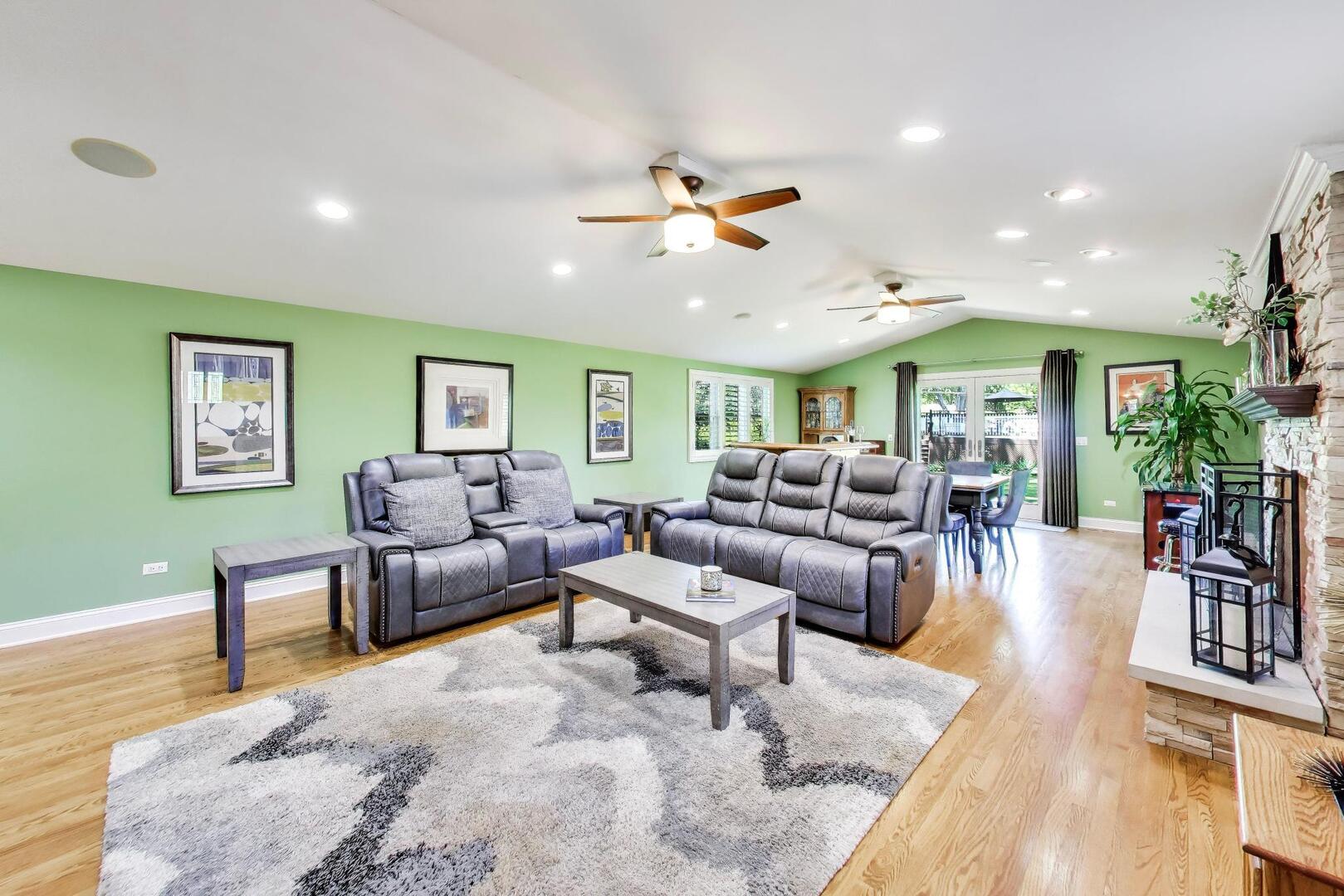 15352 W Cherrywood Lane, Libertyville, IL 60048