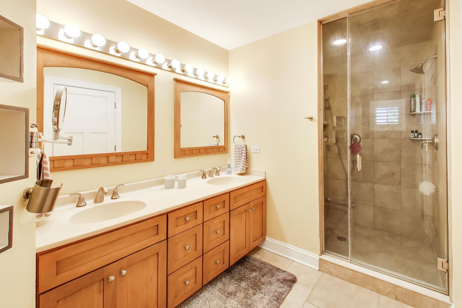 15352 W Cherrywood Lane, Libertyville, IL 60048
