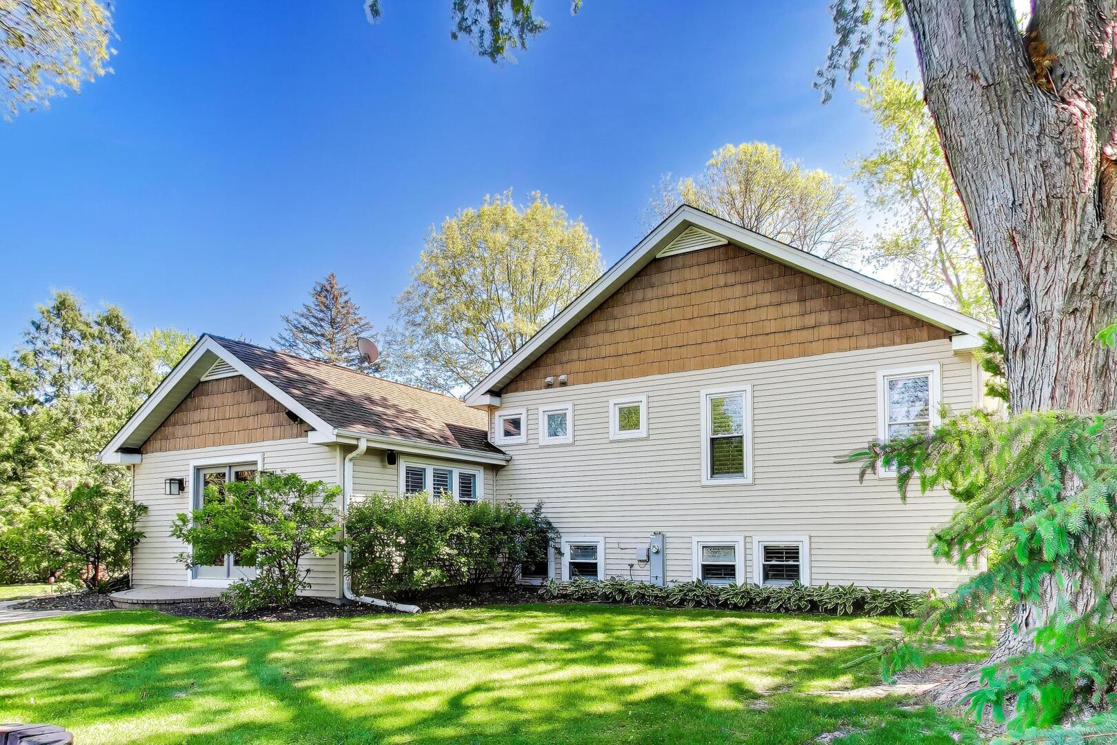 15352 W Cherrywood Lane, Libertyville, IL 60048