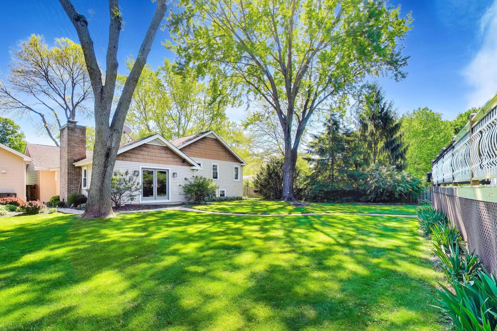 15352 W Cherrywood Lane, Libertyville, IL 60048