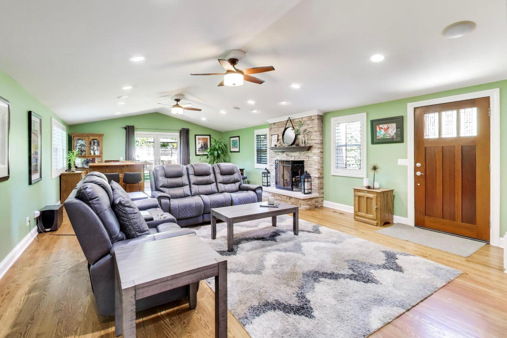 15352 W Cherrywood Lane, Libertyville, IL 60048