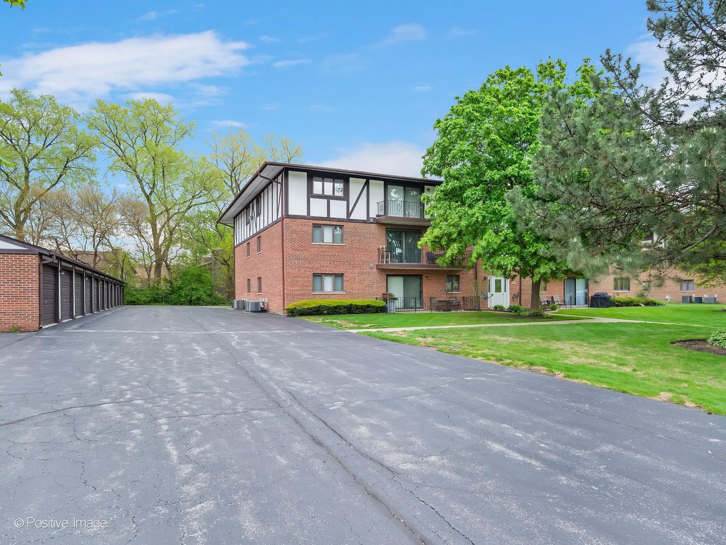 10985 S 84th Avenue #2B, Palos Hills, IL 60465