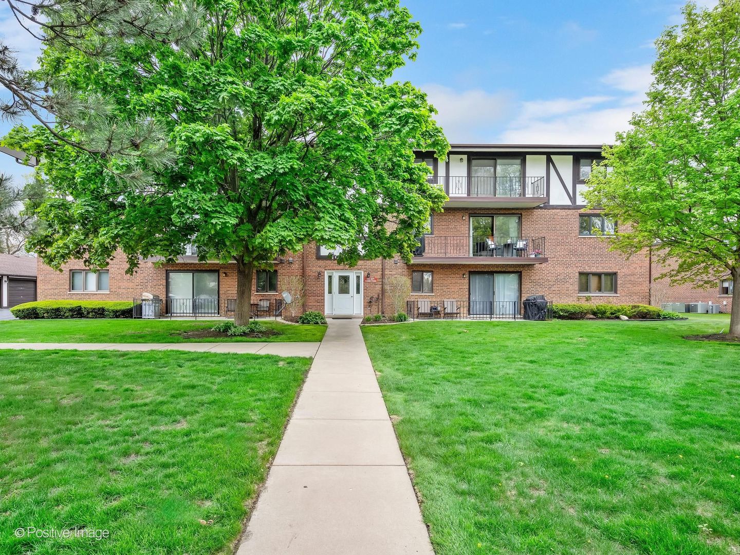 10985 S 84th Avenue #2B, Palos Hills, IL 60465
