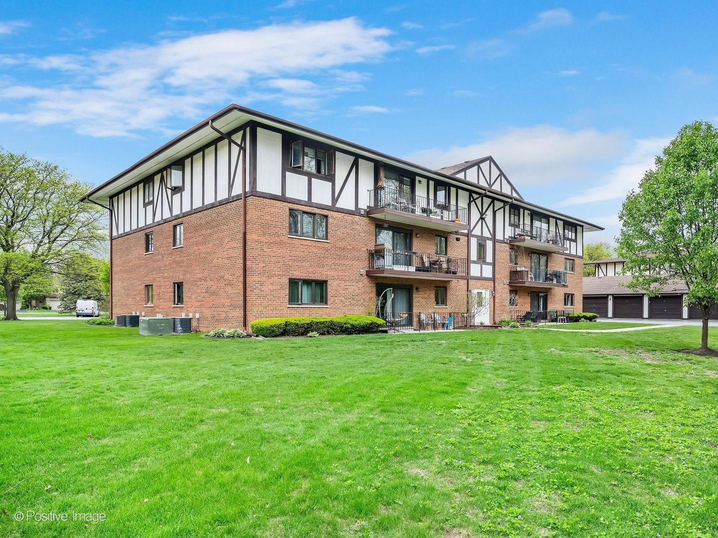 10985 S 84th Avenue #2B, Palos Hills, IL 60465