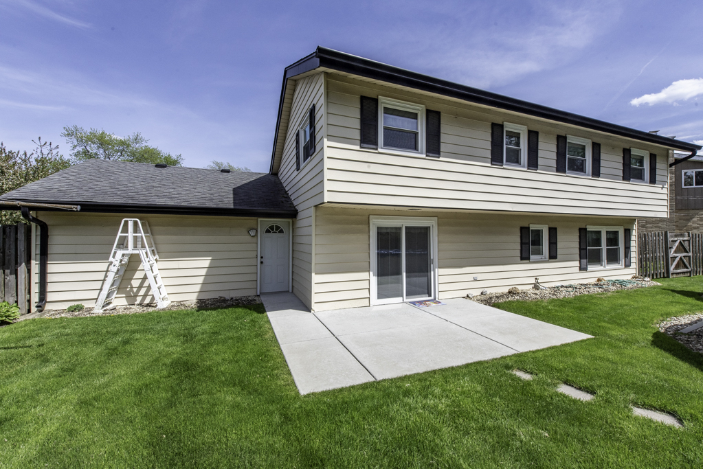 812 Geddes Court, Winthrop Harbor, IL 60096