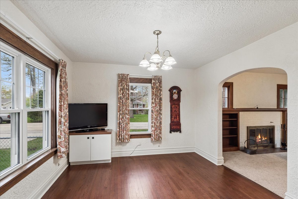 802 Kirkwood Avenue, Winthrop Harbor, IL 60096