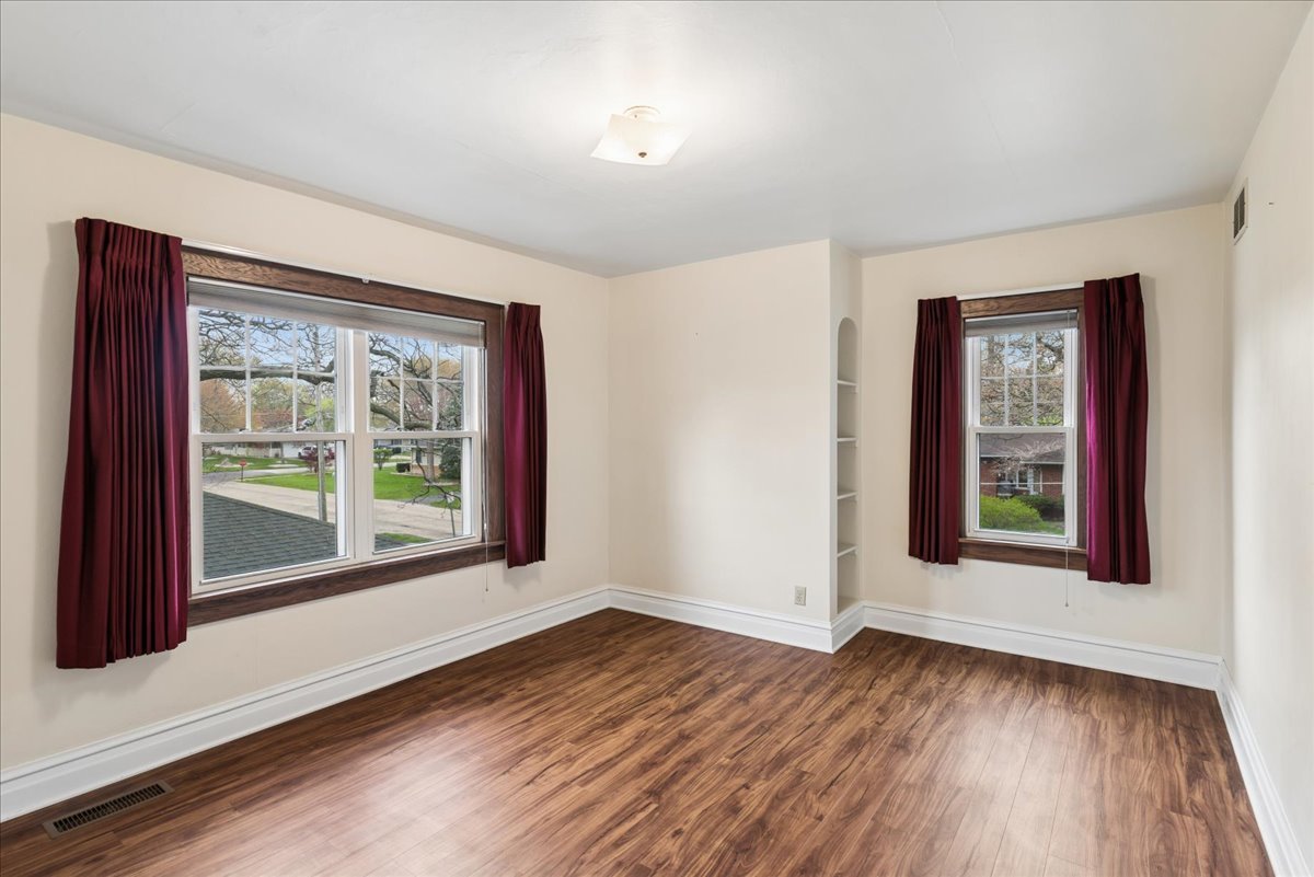 802 Kirkwood Avenue, Winthrop Harbor, IL 60096