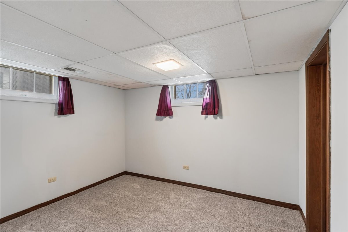 802 Kirkwood Avenue, Winthrop Harbor, IL 60096