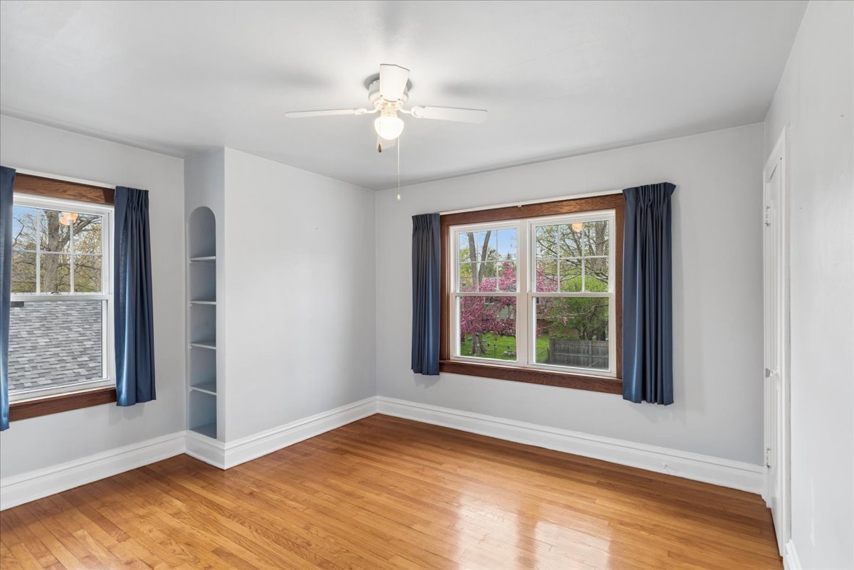 802 Kirkwood Avenue, Winthrop Harbor, IL 60096