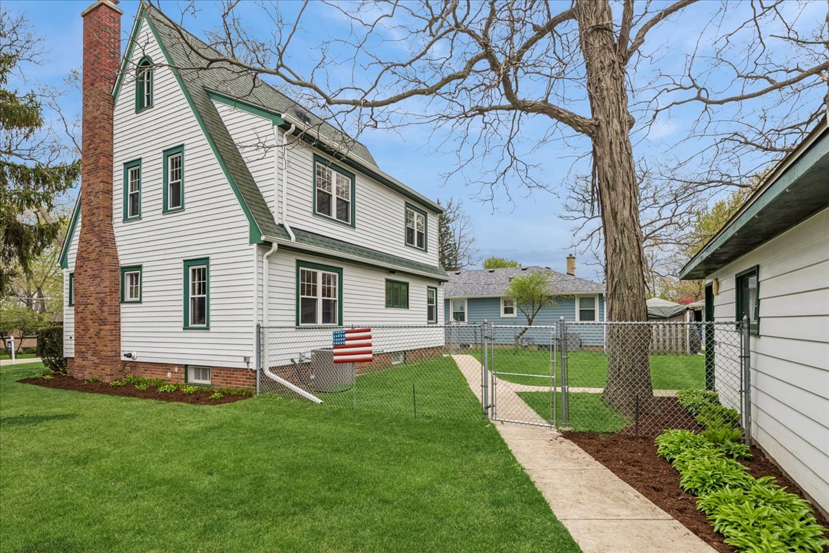 802 Kirkwood Avenue, Winthrop Harbor, IL 60096